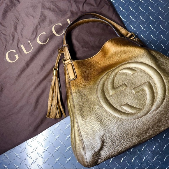 Gucci Ombré Pebbled Medium SoHo Logo Hobo in Metallic Gold - Picture 9 of 9
